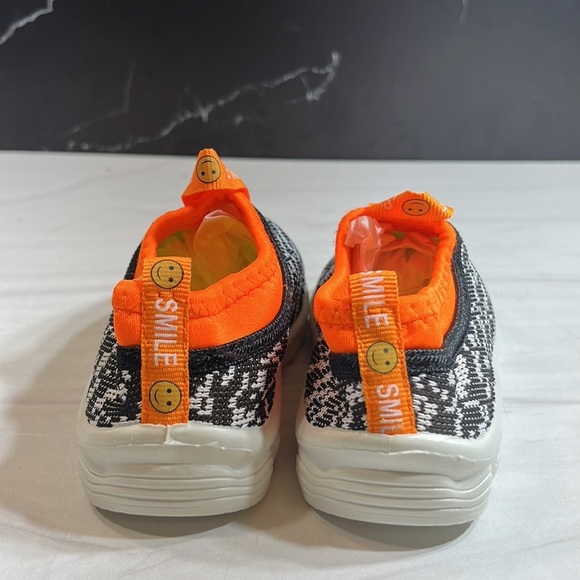 Unbranded Toddler Sneaker Black/White sz 9 - Picture 3 of 6